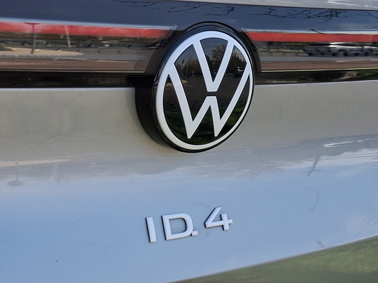 2023 Volkswagen ID.4 Pro