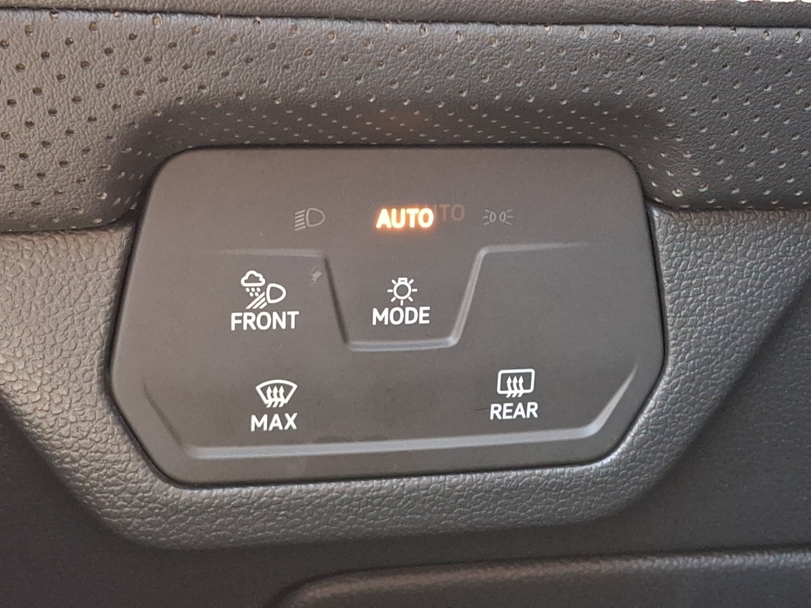 2024 Volkswagen Atlas Cross Sport 2.0T SE