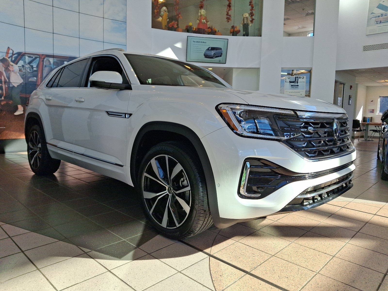 2025 Volkswagen Atlas Cross Sport 2.0T SEL Premium R-Line