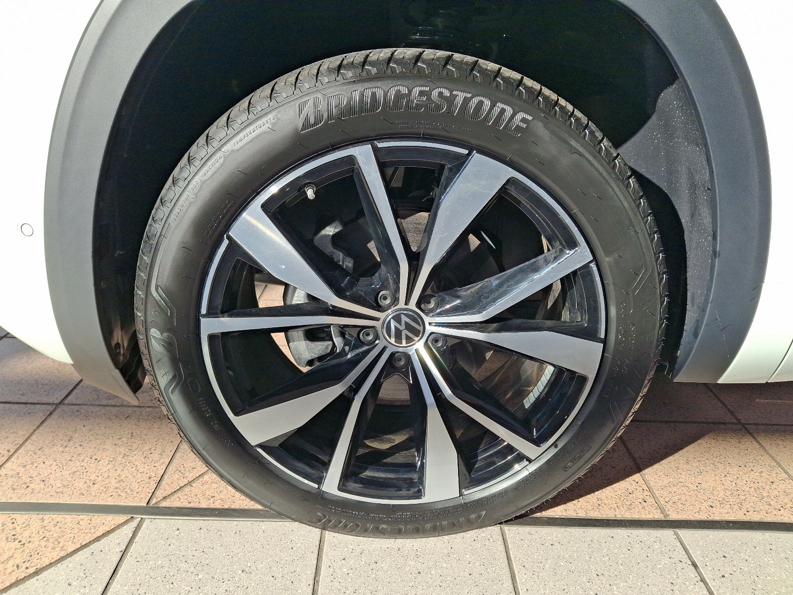 2025 Volkswagen Atlas Cross Sport 2.0T SEL Premium R-Line