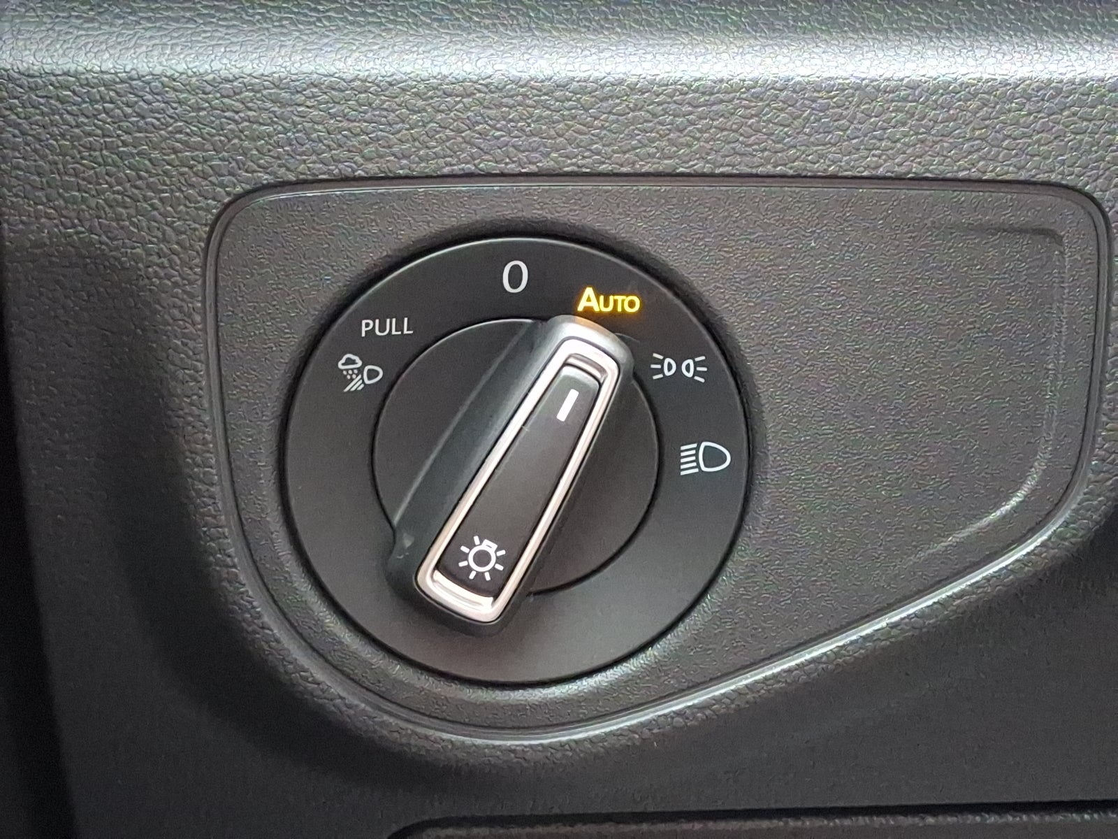 2023 Volkswagen Atlas Cross Sport 2.0T SE w/Technology