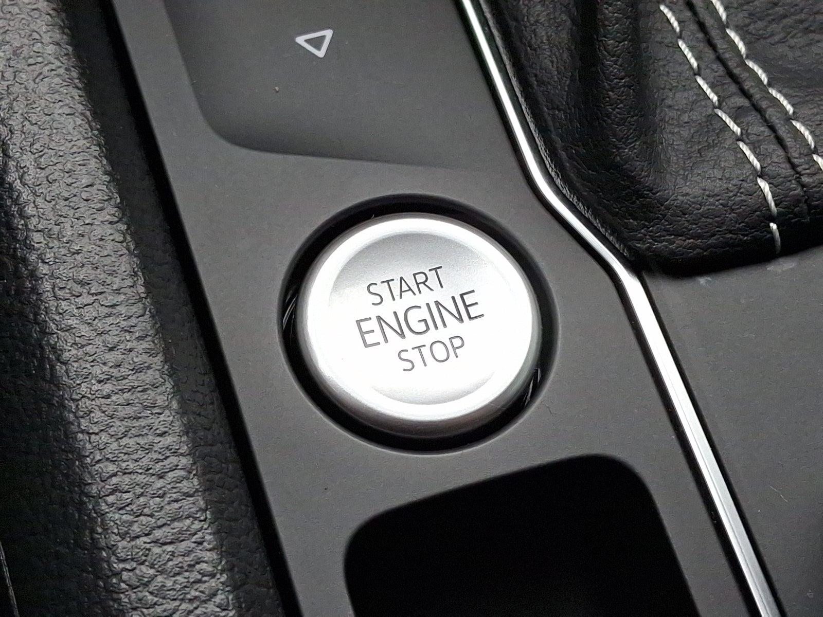 2023 Volkswagen Atlas Cross Sport 2.0T SE w/Technology