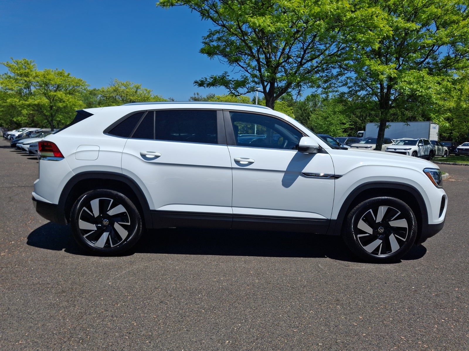 2024 Volkswagen Atlas Cross Sport 2.0T SE w/Technology
