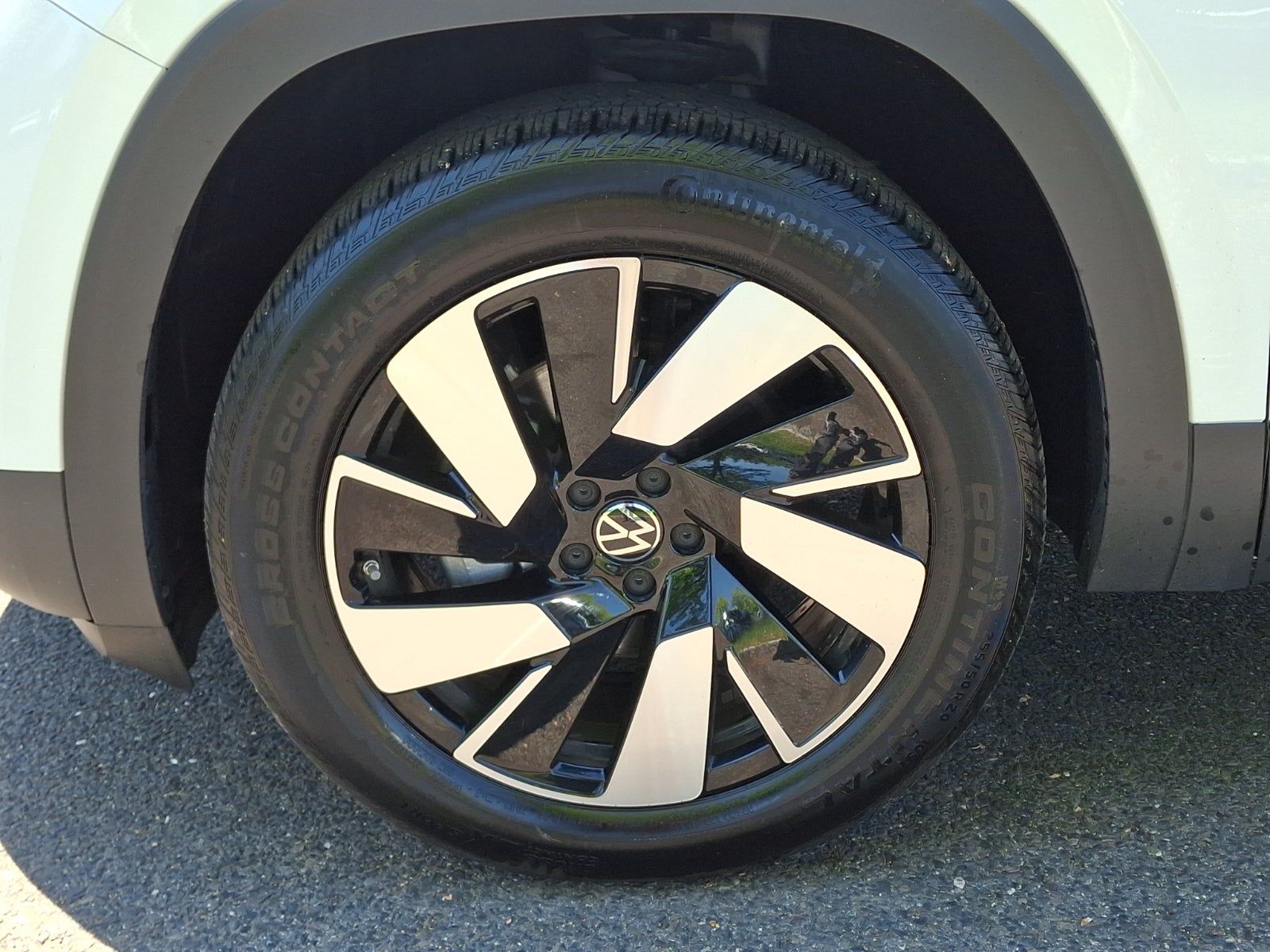 2024 Volkswagen Atlas Cross Sport 2.0T SE w/Technology