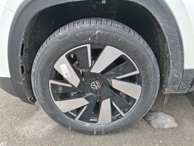 2026 Volkswagen Atlas Cross Sport SE with Technology