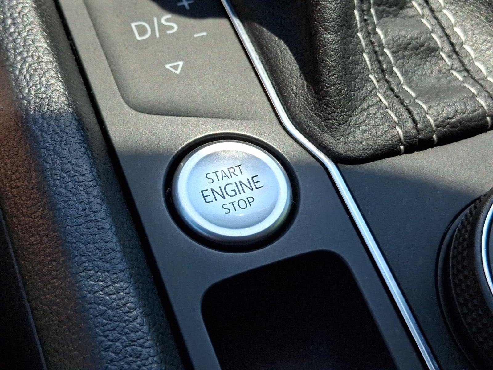 2023 Volkswagen Atlas Cross Sport 2.0T SE w/Technology