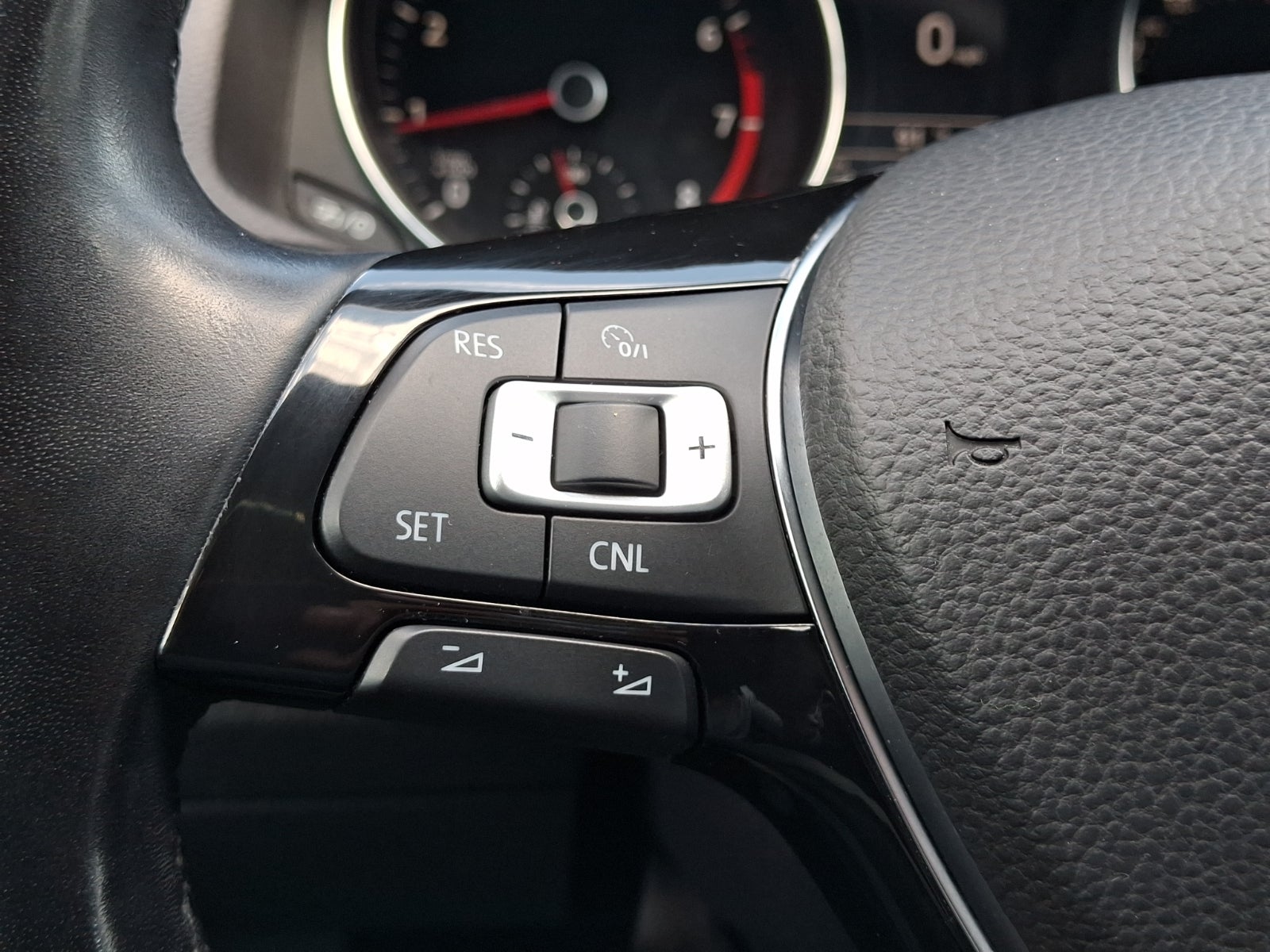 2017 Volkswagen Passat 1.8T SE