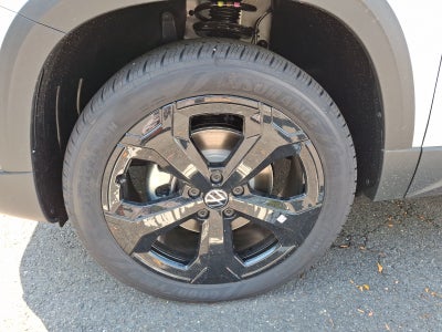 2025 Volkswagen Taos 1.5T SE Black