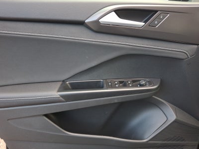 2025 Volkswagen Taos 1.5T SE Black