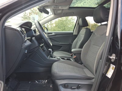 2025 Volkswagen Taos 1.5T SE Black