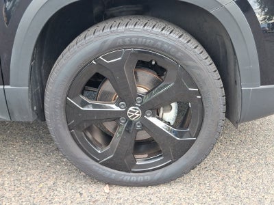 2025 Volkswagen Taos 1.5T SE Black
