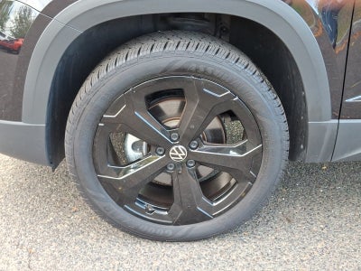 2025 Volkswagen Taos 1.5T SE Black