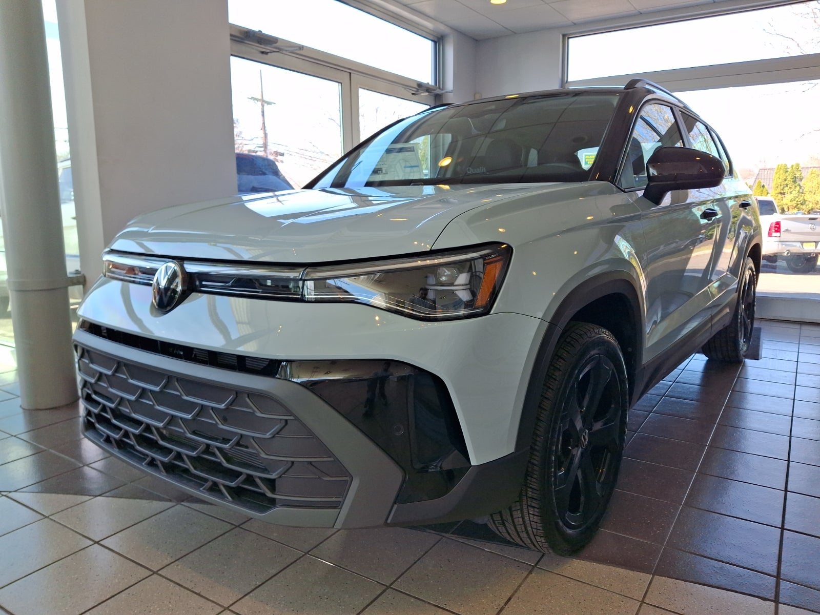 2026 Volkswagen Taos SE Black