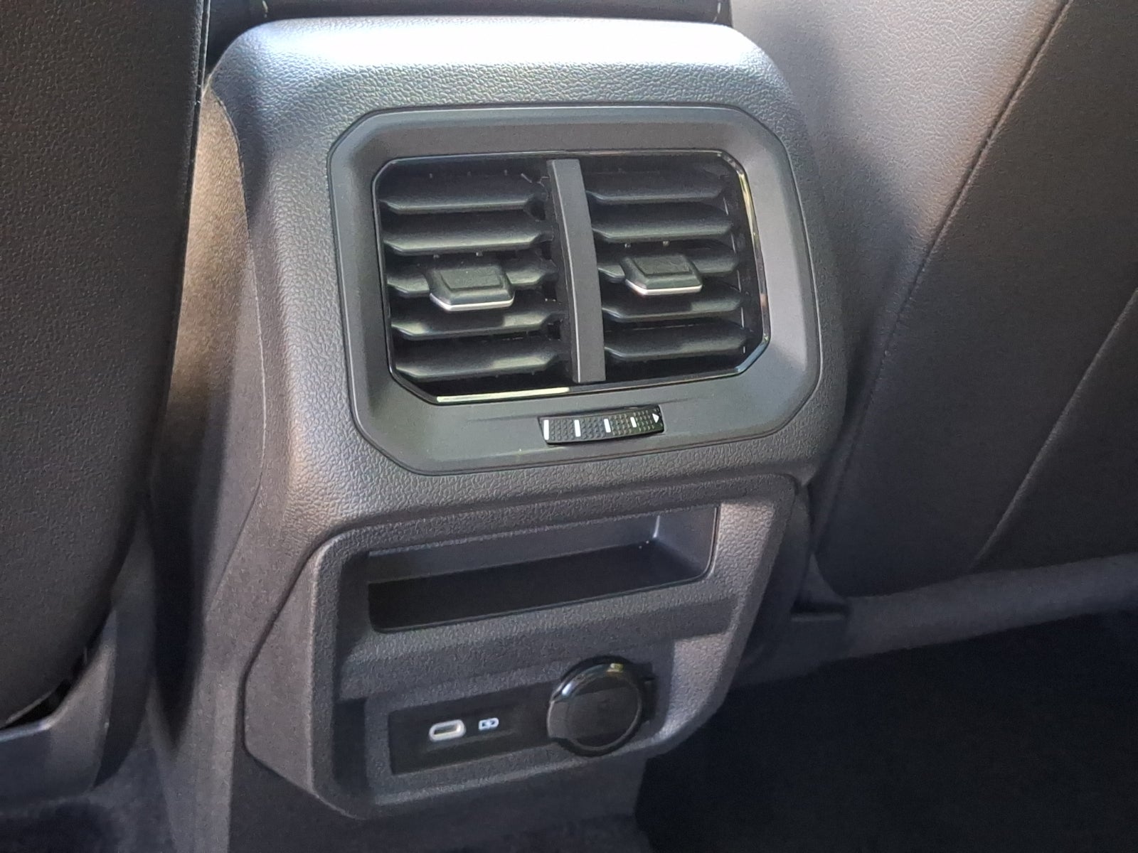 2024 Volkswagen Tiguan 2.0T SEL R-Line