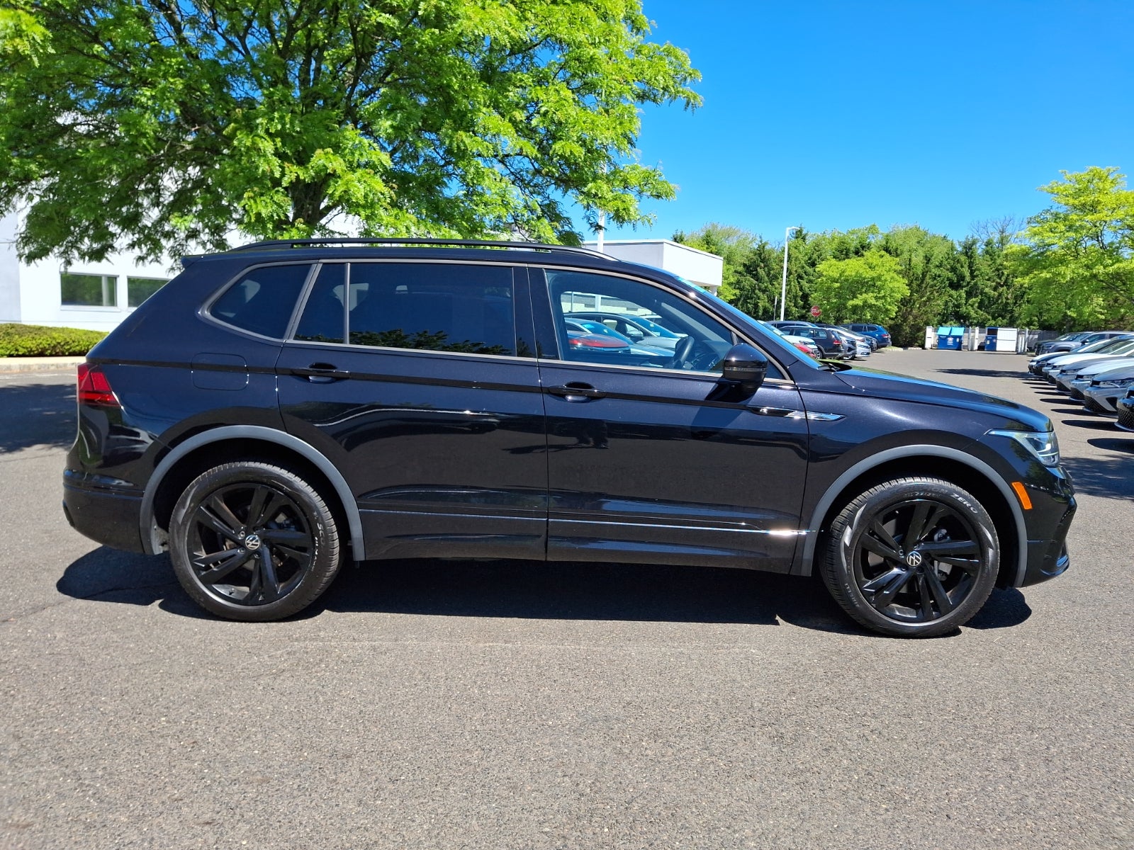 2023 Volkswagen Tiguan 2.0T SE R-Line Black