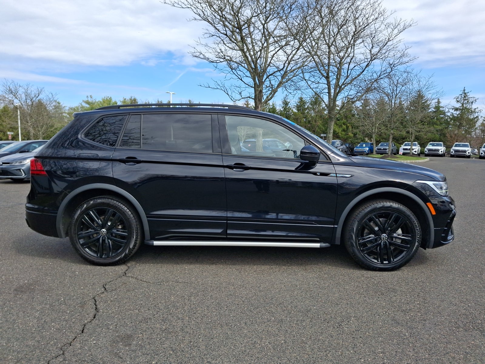 2022 Volkswagen Tiguan 2.0T SE R-Line Black