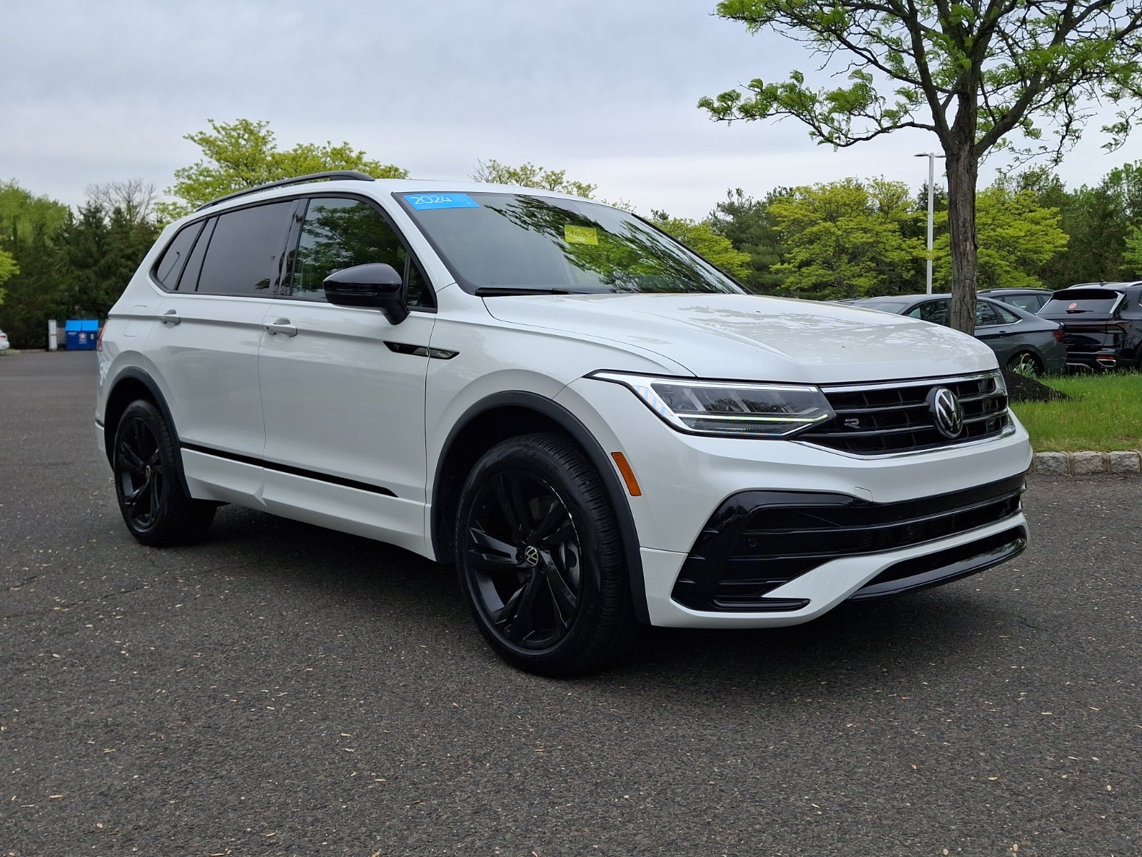 2024 Volkswagen Tiguan 2.0T SE R-Line Black