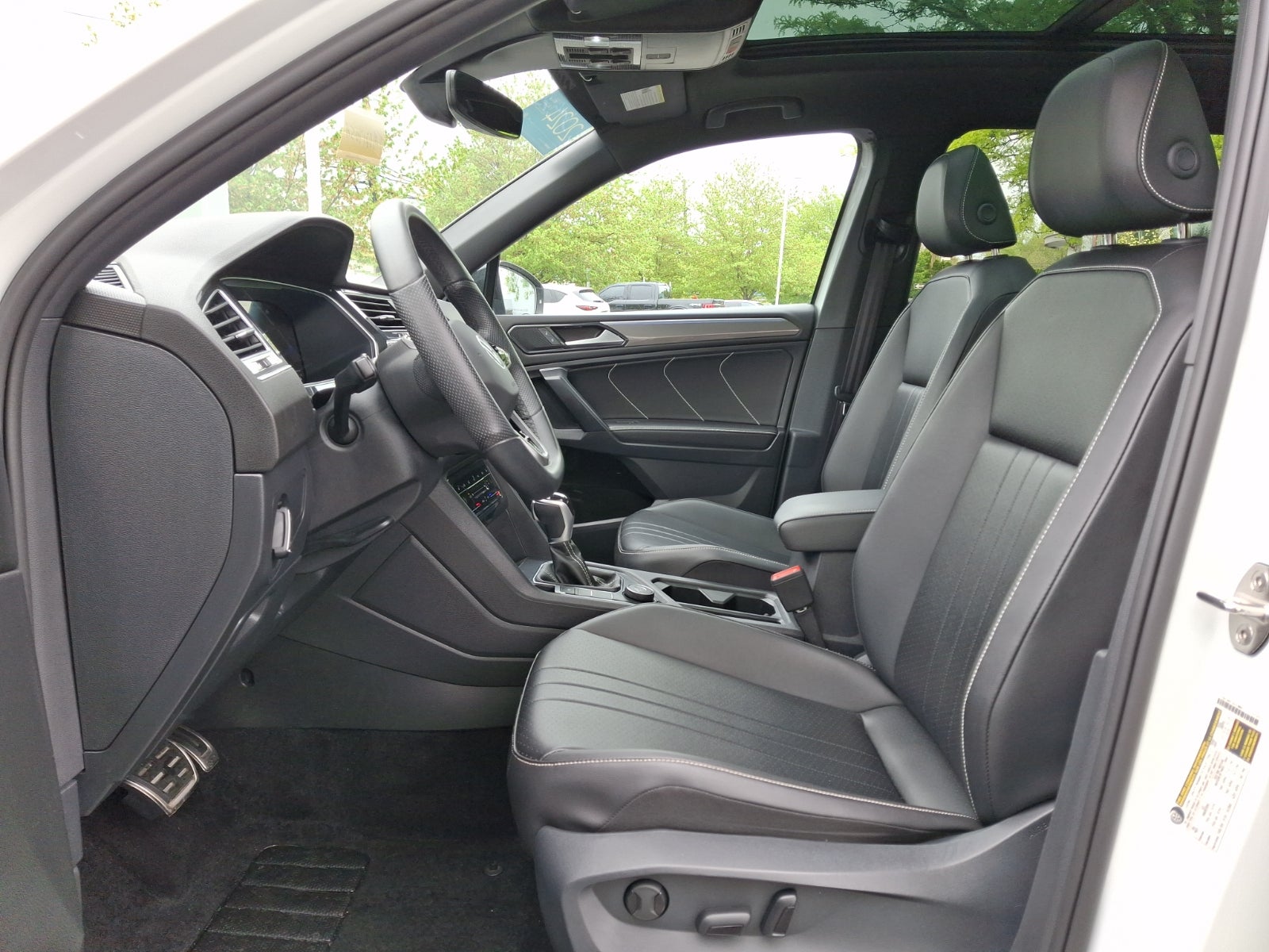 2024 Volkswagen Tiguan 2.0T SE R-Line Black