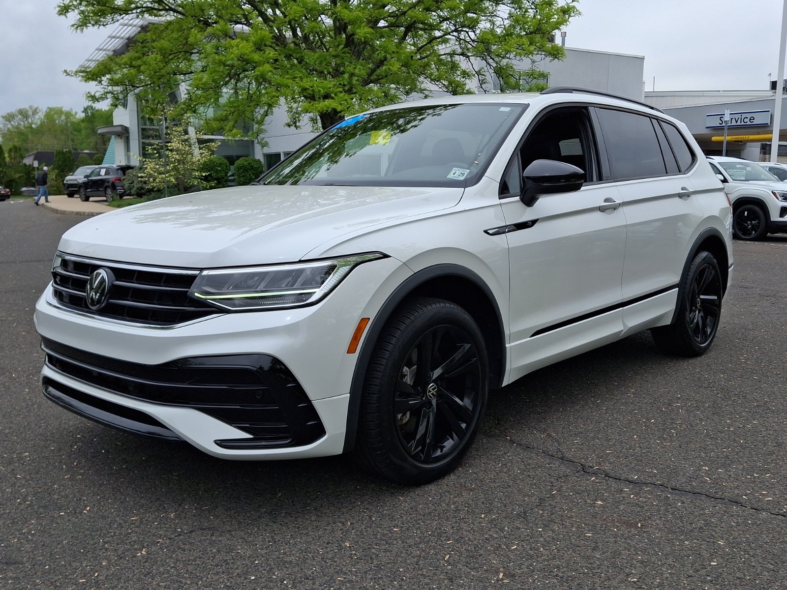 2024 Volkswagen Tiguan 2.0T SE R-Line Black