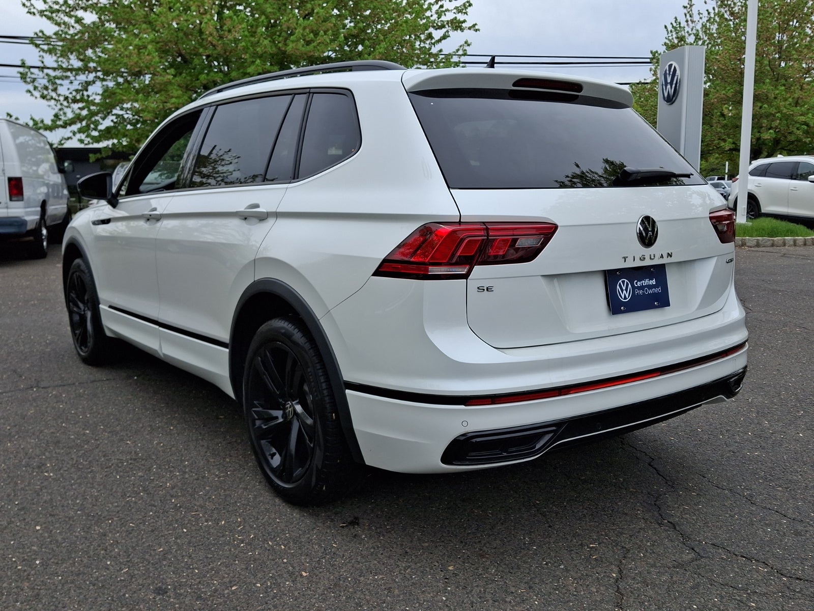 2024 Volkswagen Tiguan 2.0T SE R-Line Black