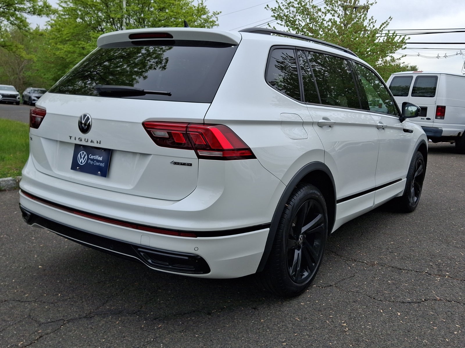 2024 Volkswagen Tiguan 2.0T SE R-Line Black