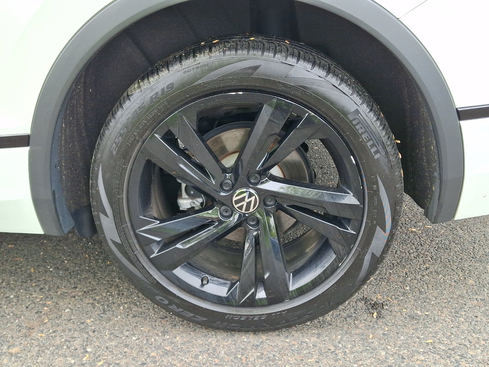 2024 Volkswagen Tiguan 2.0T SE R-Line Black