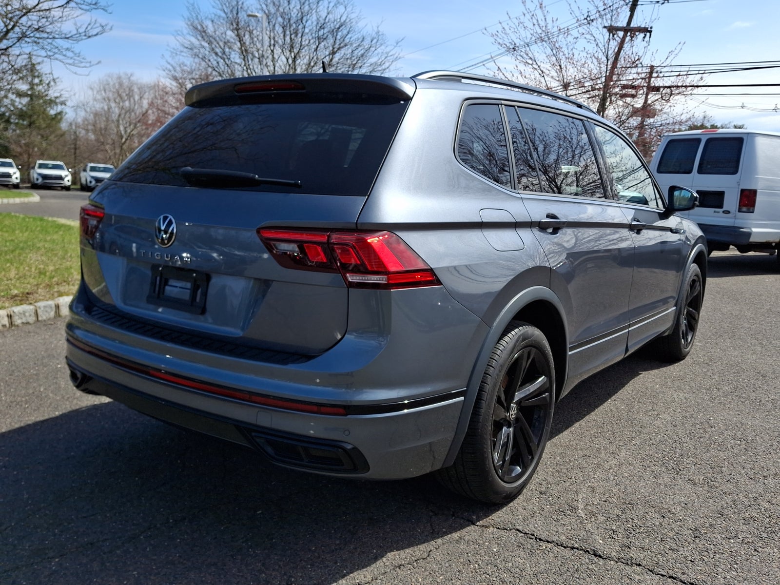 2023 Volkswagen Tiguan 2.0T SE R-Line Black