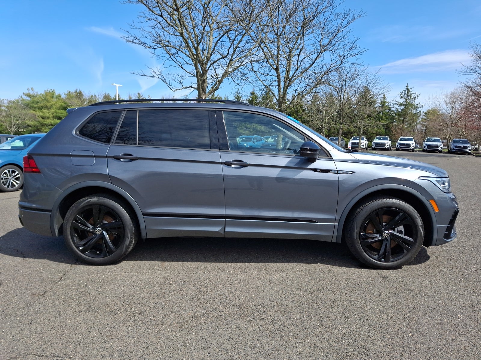 2023 Volkswagen Tiguan 2.0T SE R-Line Black