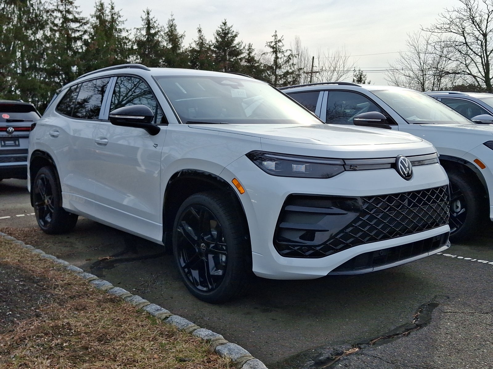 2026 Volkswagen Tiguan SE R-Line Black