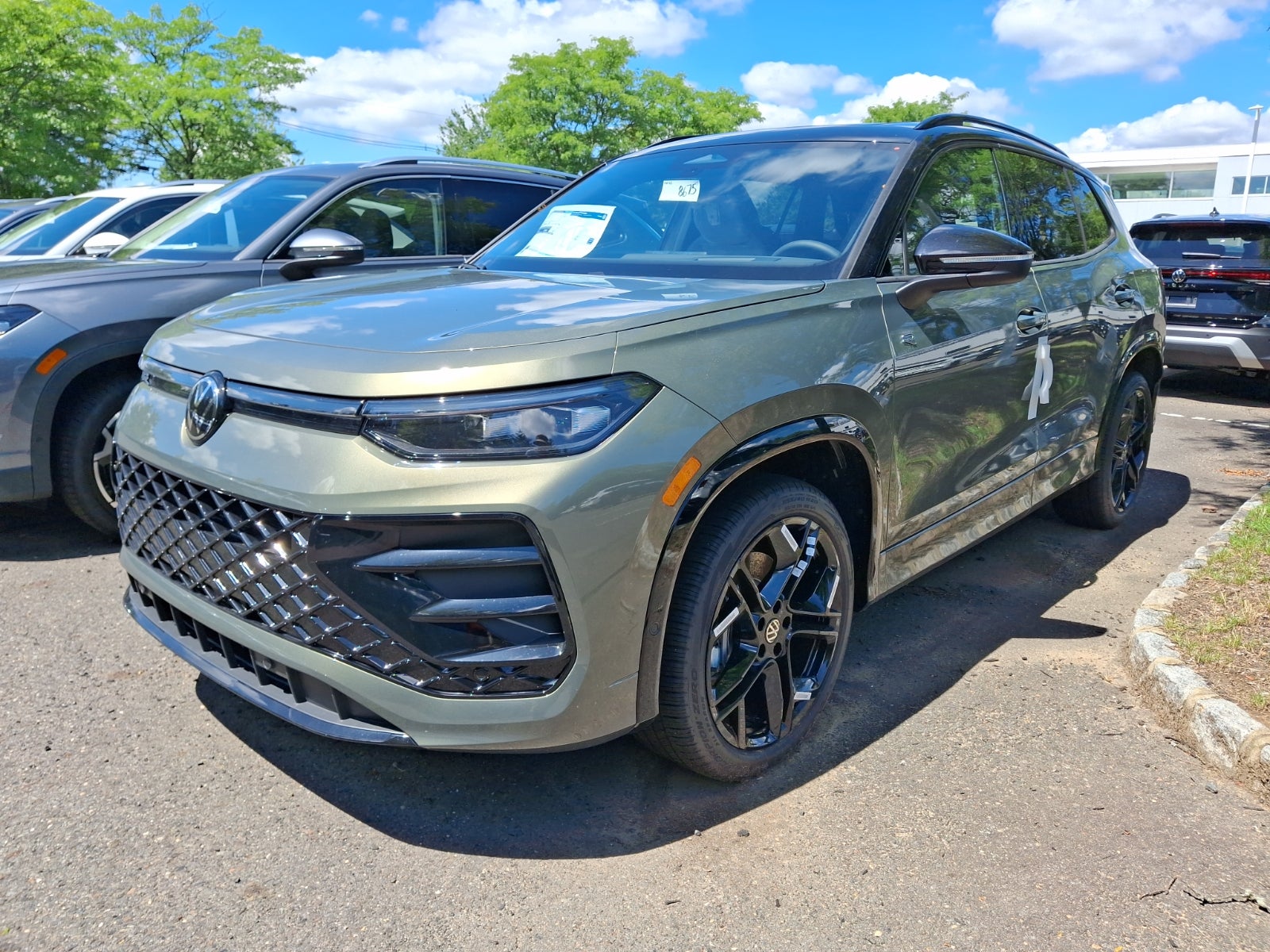 2026 Volkswagen Tiguan SE R-Line Black