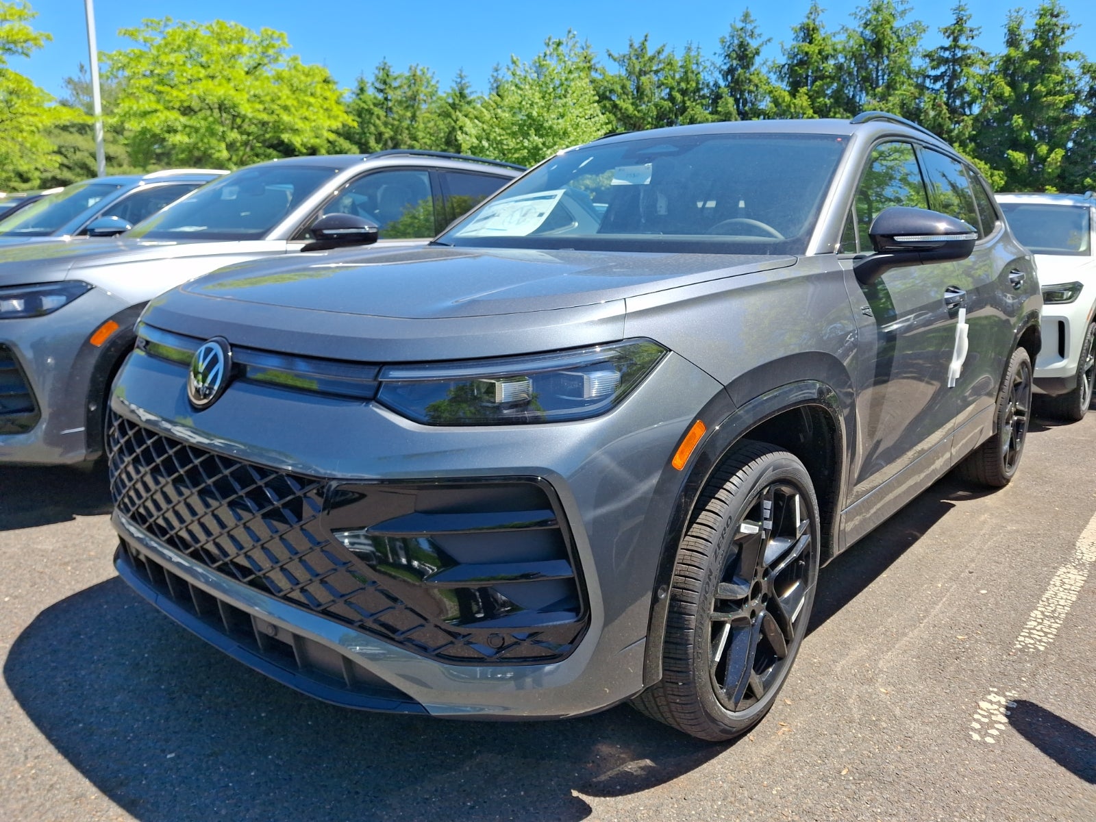 2026 Volkswagen Tiguan SE R-Line Black