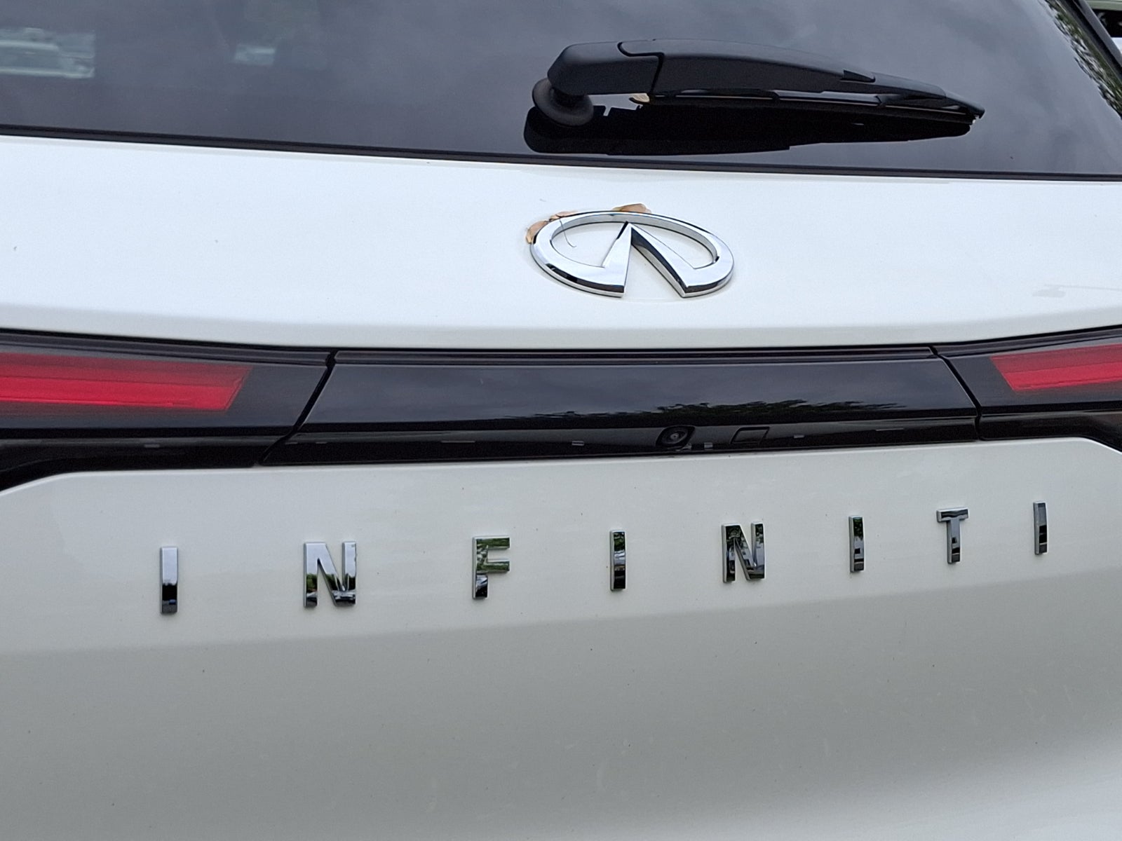 2023 INFINITI QX60 LUXE AWD