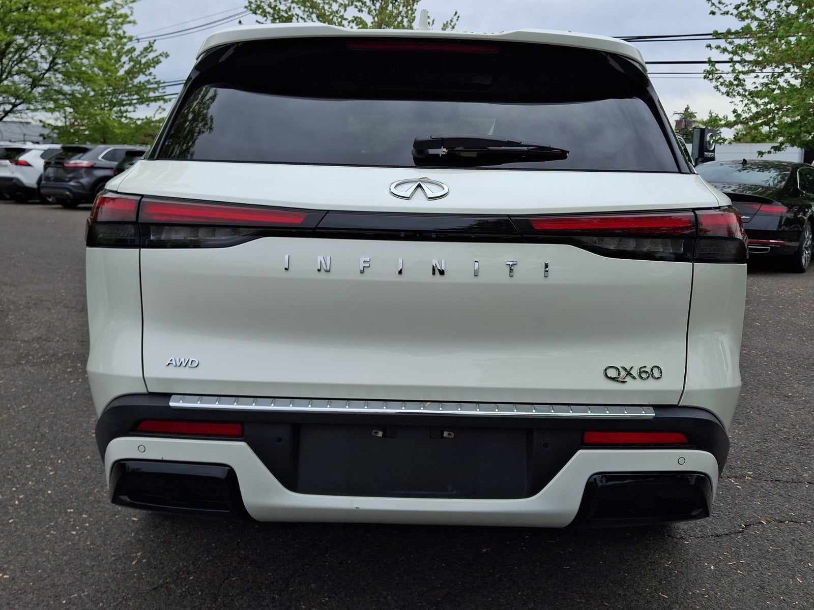 2023 INFINITI QX60 LUXE AWD