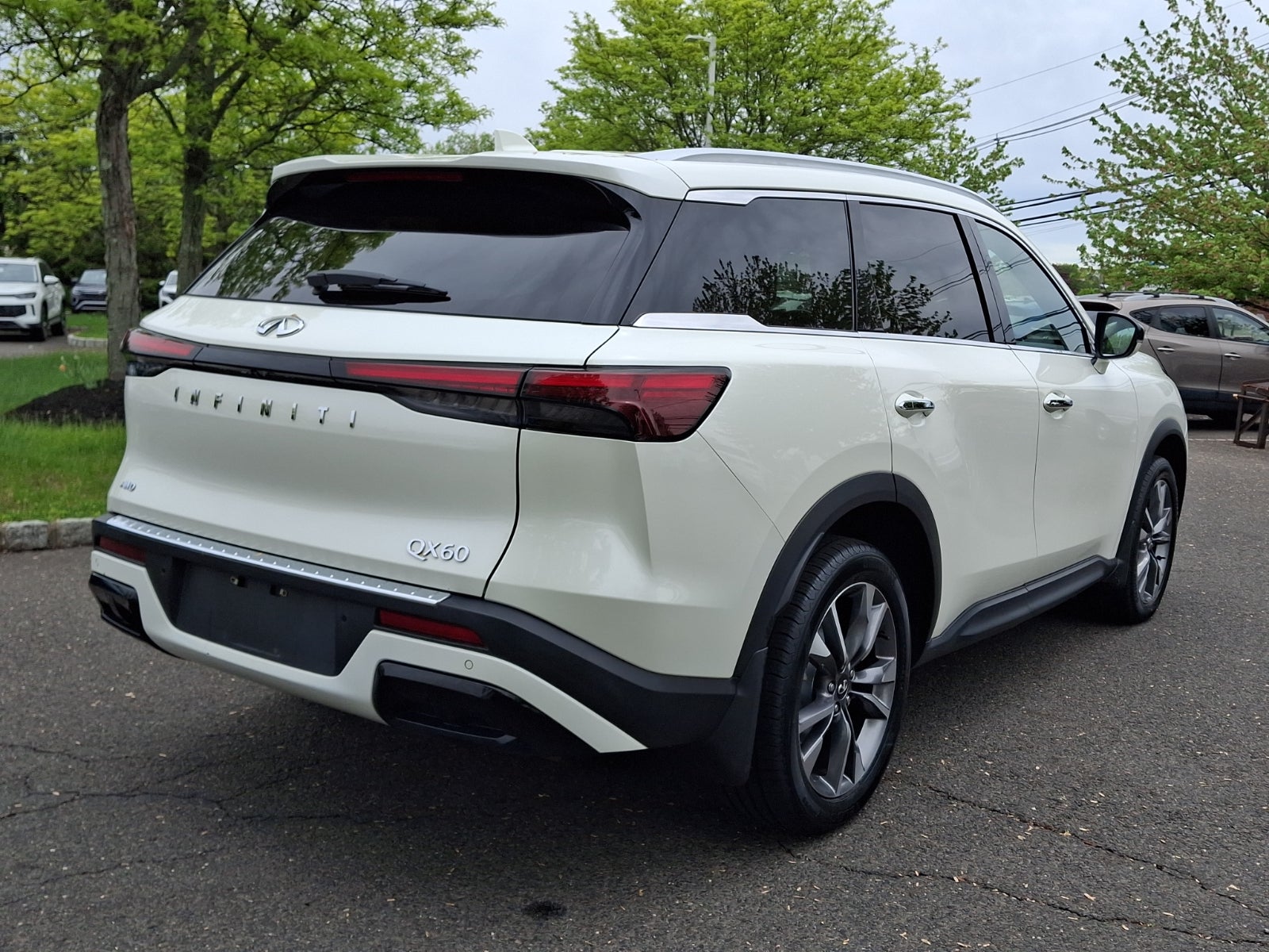 2023 INFINITI QX60 LUXE AWD